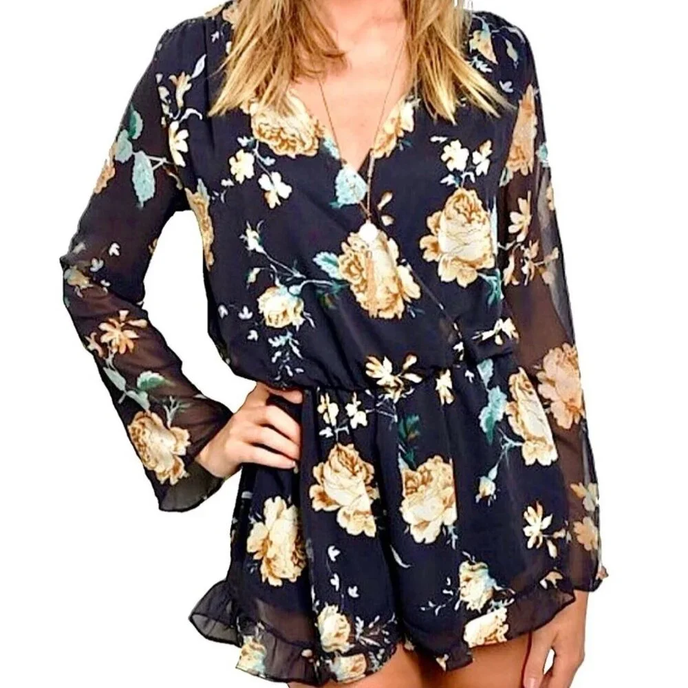Altar’d State Floral V-neck Ruffle Short Romper Size Small NWT